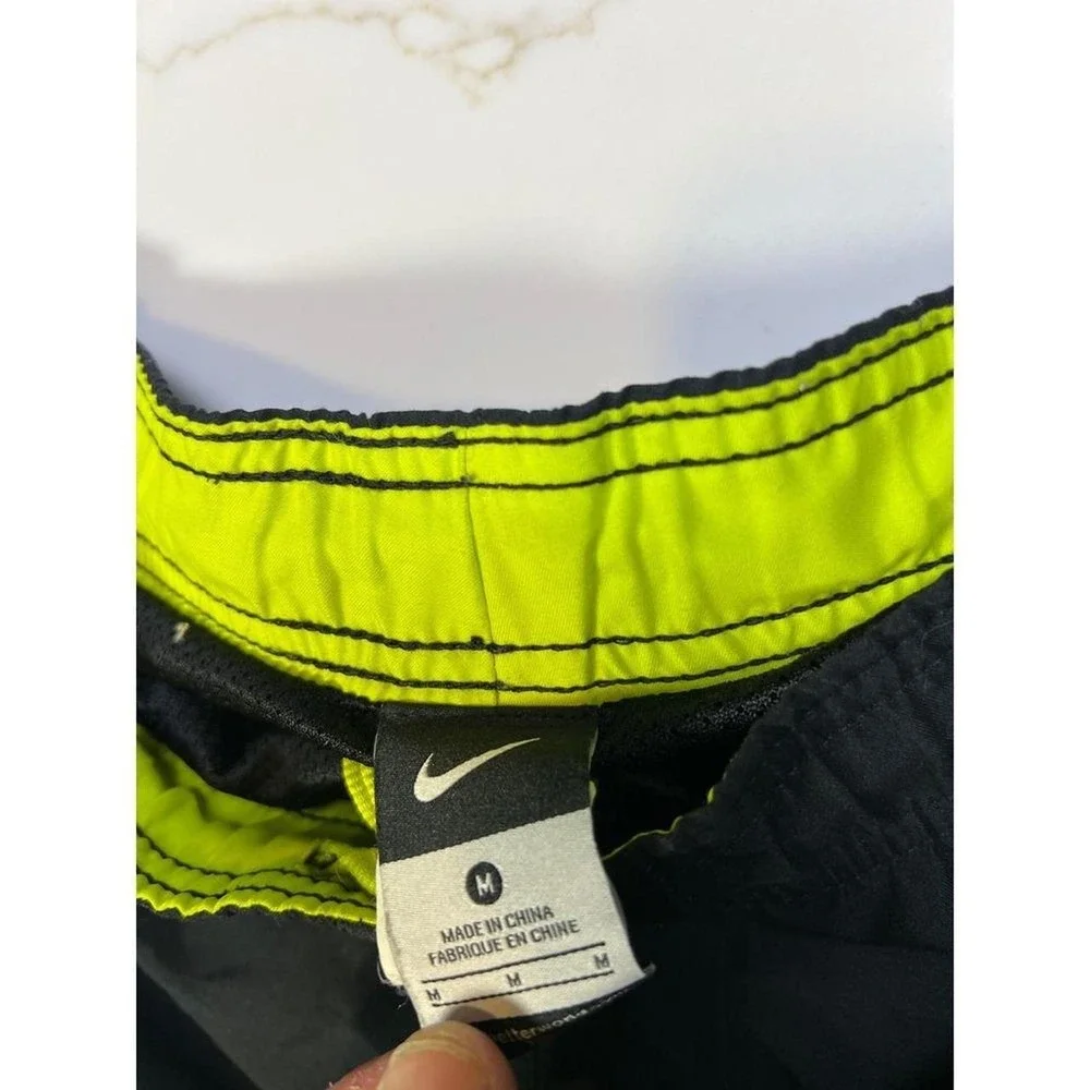 Nike Swim Trunks Mens Medium Black Neon Green Cargo Board Shorts
